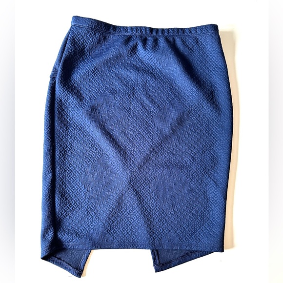 Elastic Waist Asymmetrical Skirt - Picture 2 of 6